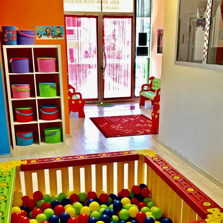 Gaziemir Minik Uğur Böceğim Anaokulu Kapıda Vedalaşma Süreci